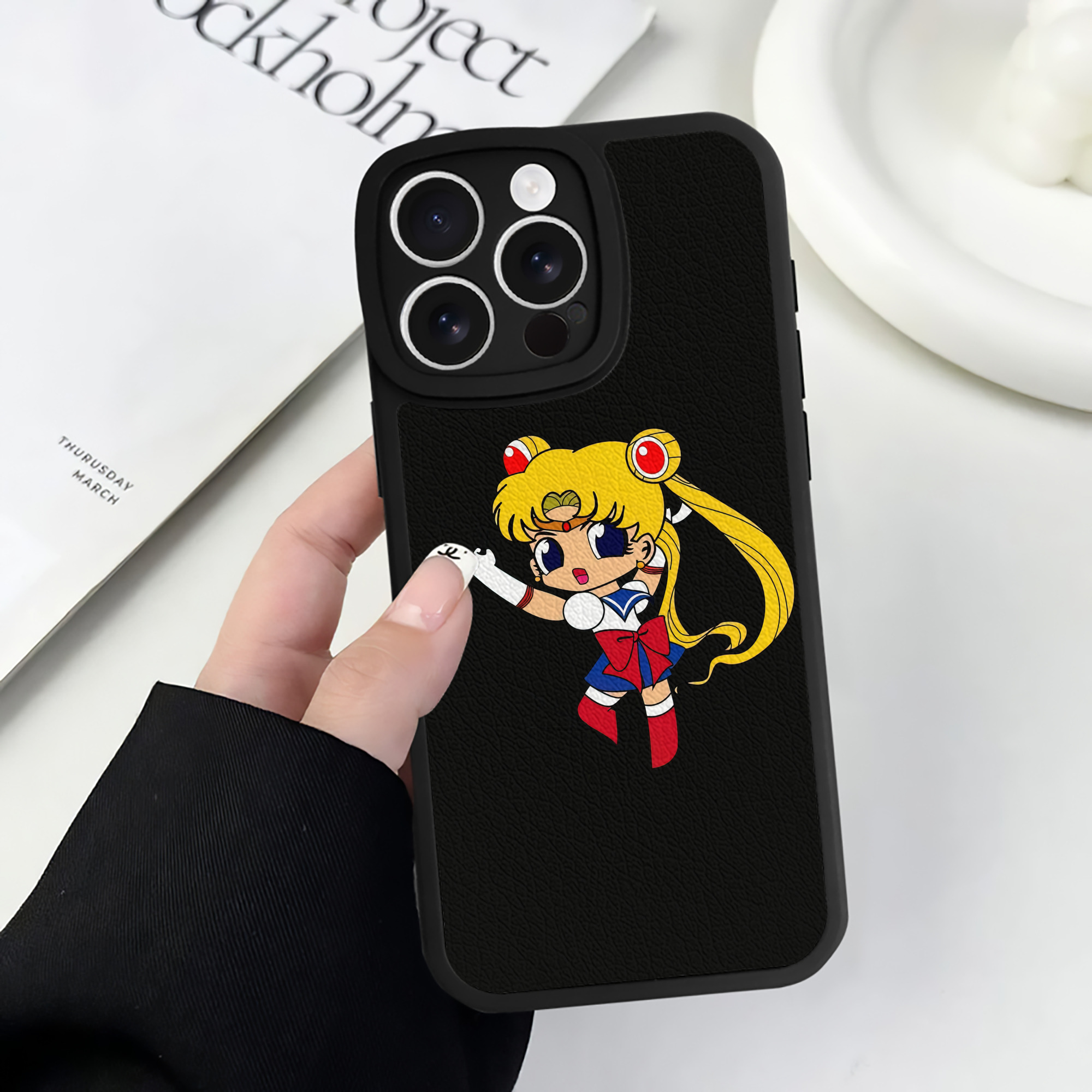 （画像用） 美少女戦士セーラームーン 月野 うさぎ つきの うさぎ Sailor Moon Tsukino Usagi 【iPhone 16シリーズ対応】シリコンスマホケース（レザー調） 材質：シリコン